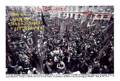 Marcelo Brodsky, BOGOTA 1968 — de la serie “1968: El fuego de las Ideas”, fotografía de archivo en B&N (José Silva, 1968) intervenida con textos a mano por Marcelo Brodsky, 2015, medidas variables, edición 7 + 2AP. Cortesía Rolf Art.